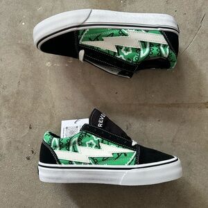 Size 5
NEW
Box Included